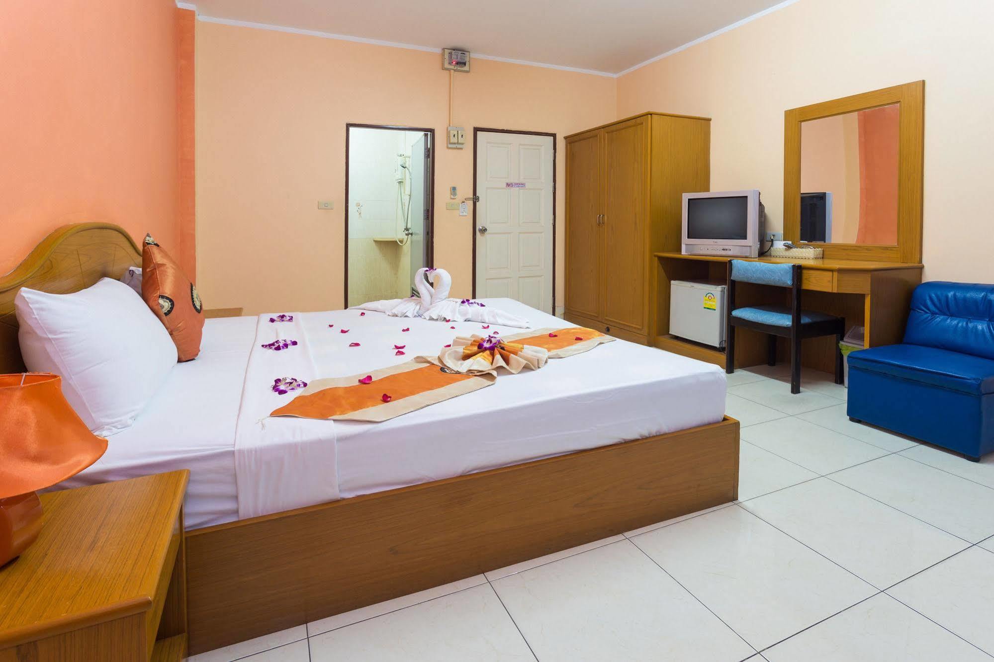 Guesthouse Belvedere Patong Bagian luar foto