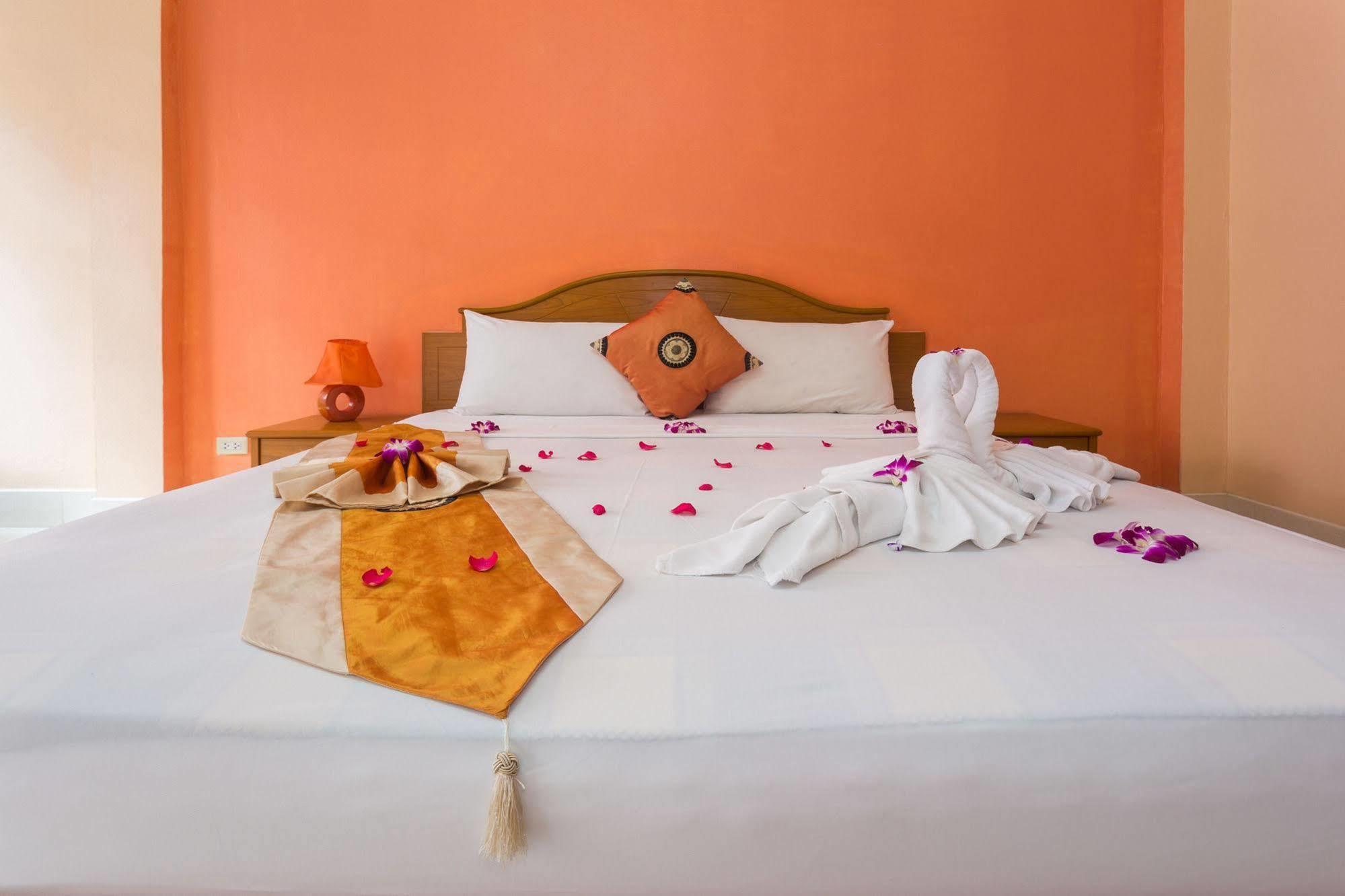 Guesthouse Belvedere Patong Bagian luar foto