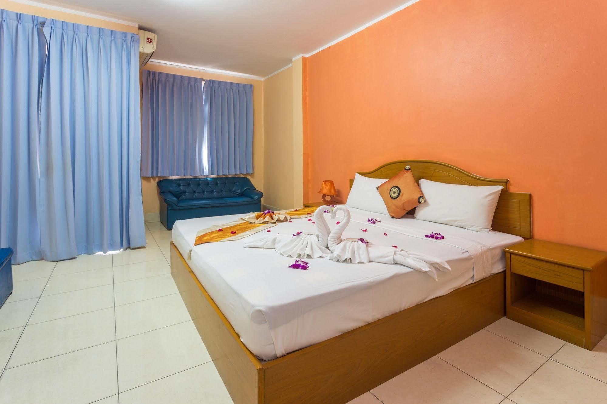 Guesthouse Belvedere Patong Bagian luar foto
