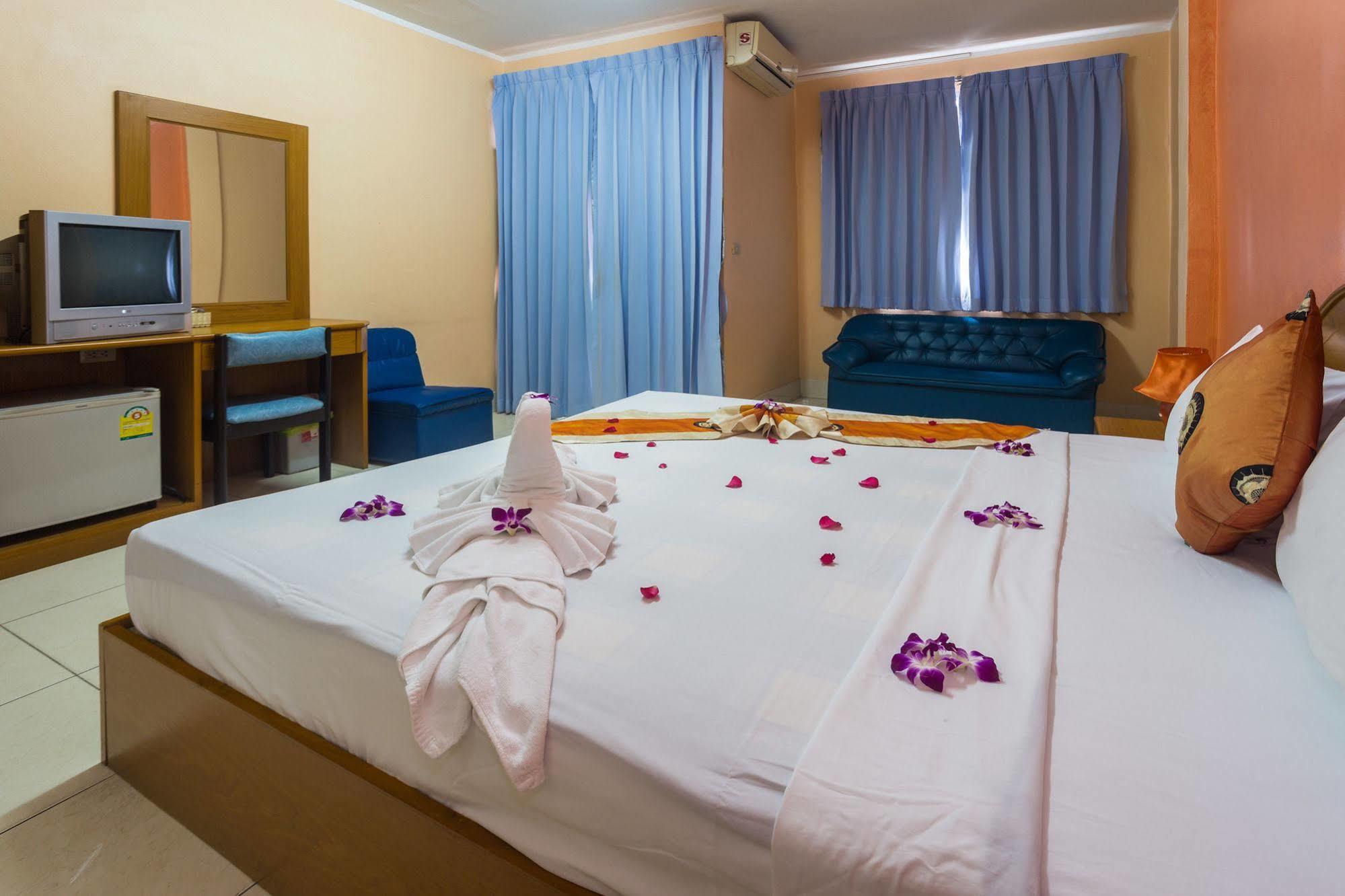 Guesthouse Belvedere Patong Bagian luar foto