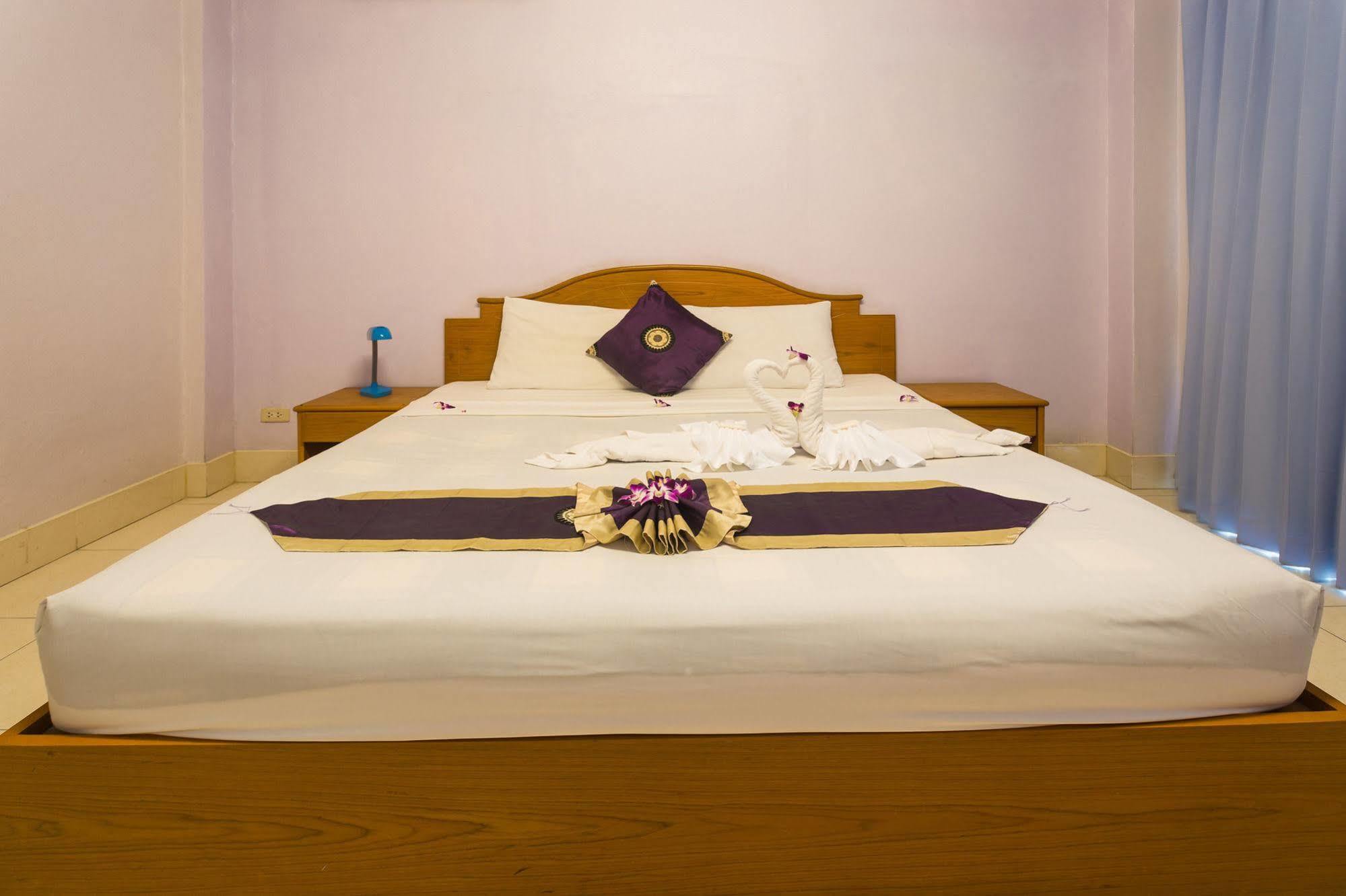 Guesthouse Belvedere Patong Bagian luar foto