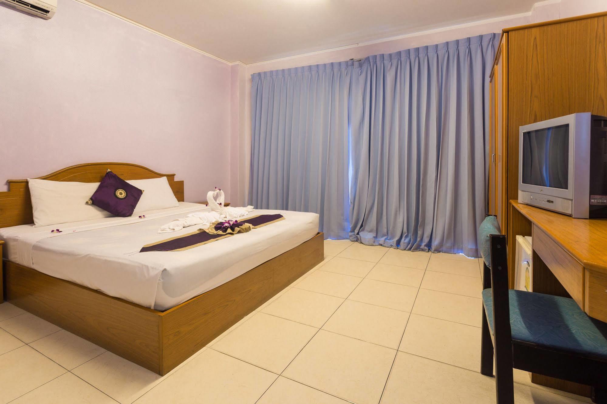 Guesthouse Belvedere Patong Bagian luar foto