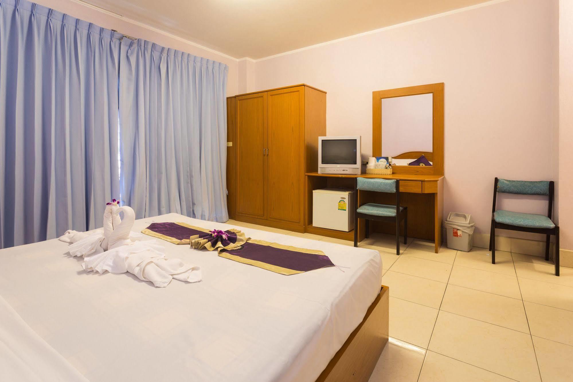 Guesthouse Belvedere Patong Bagian luar foto