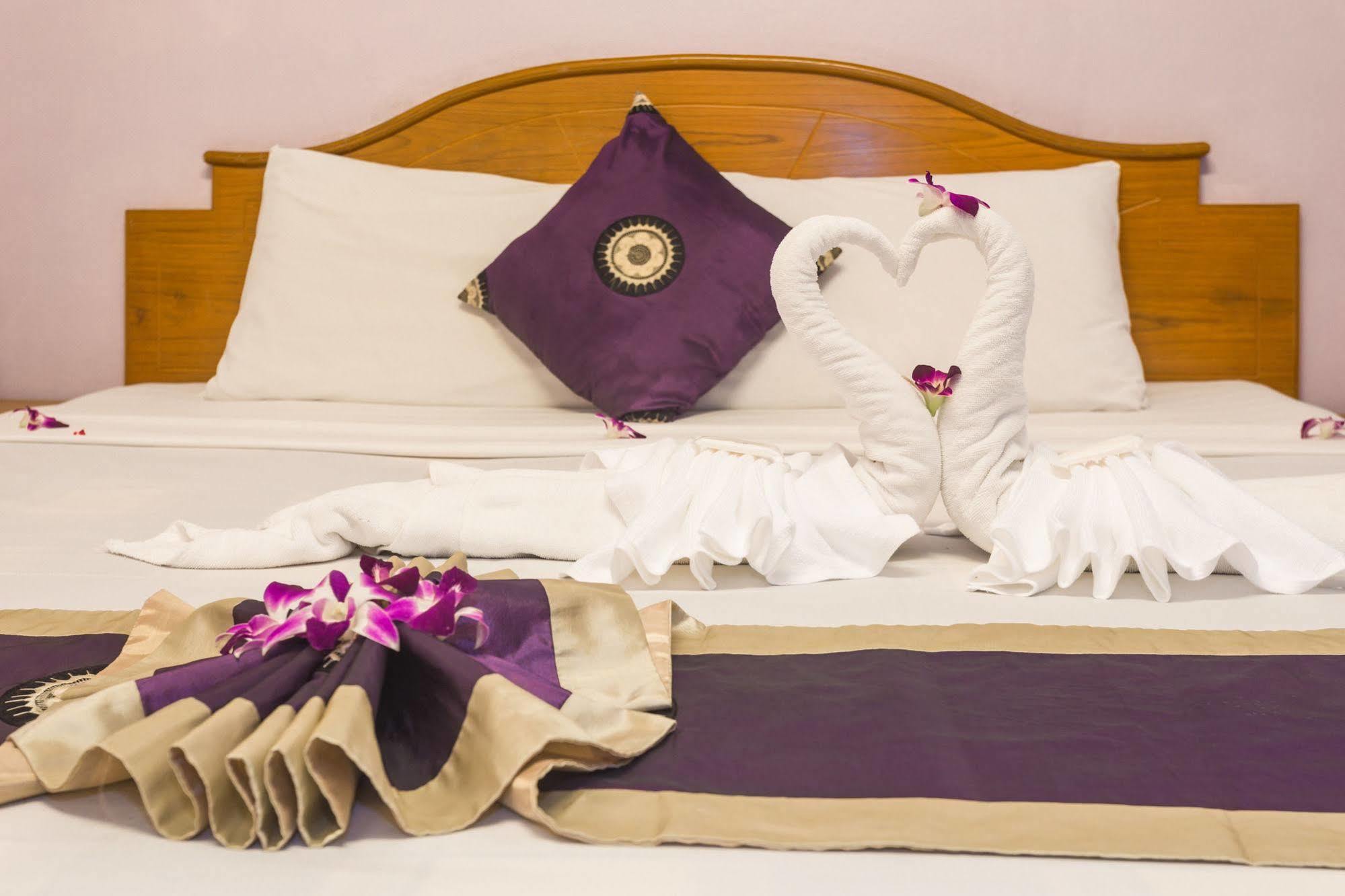 Guesthouse Belvedere Patong Bagian luar foto